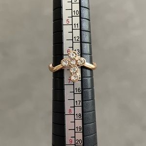 🩵 3/$15 🩵 Cross studded ring